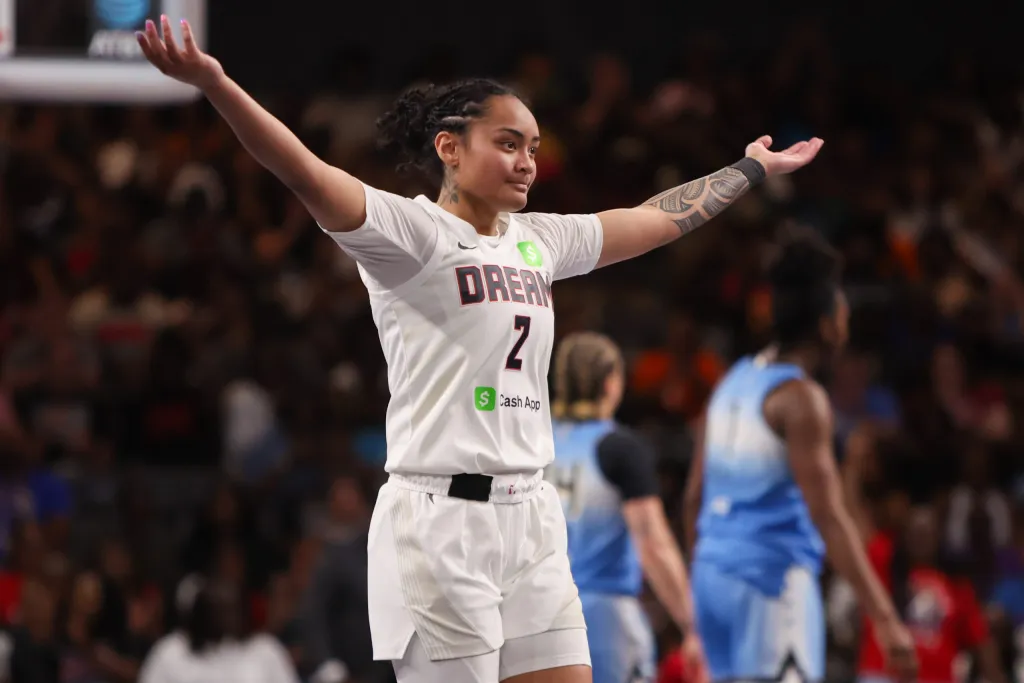 Te-Hina Paopao celebrating on court